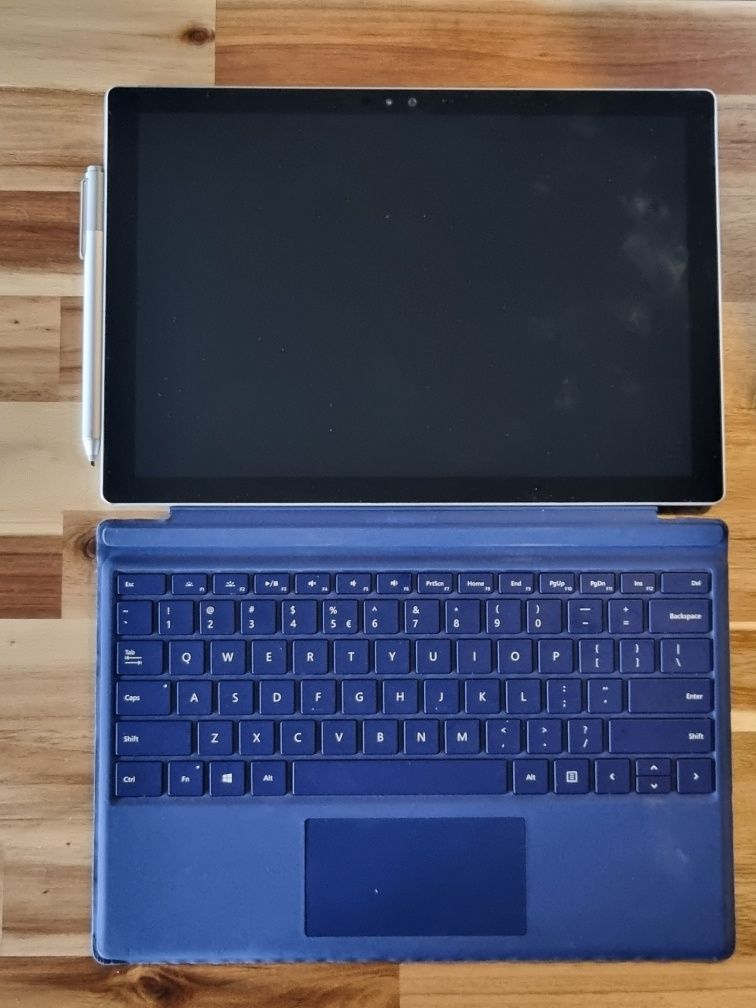 Microsoft Surface Pro 4 12,3" + rysik + klawiatura