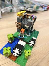 Конструктор LEGO Minecraft 21158 Поживник Панд