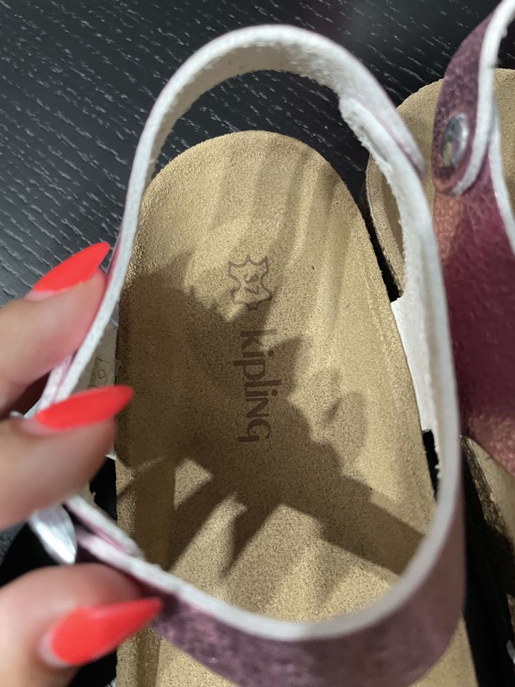 2 pares Sandalias NOVAS com CAIXA