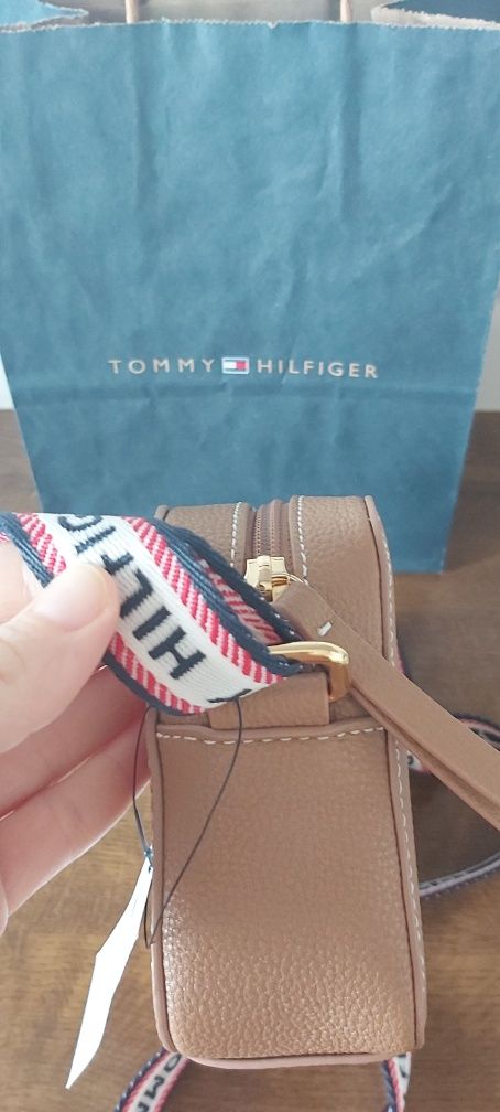 Nowa torebka Tommy Hilfiger beżowa