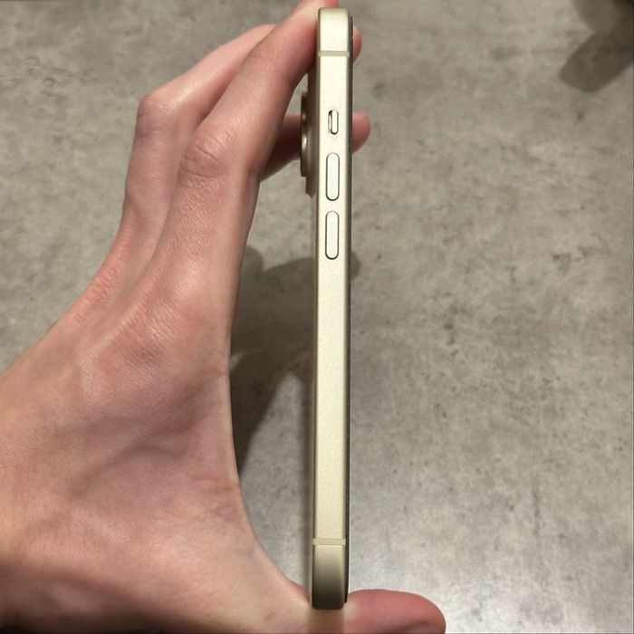 Apple Iphone 15 yellow