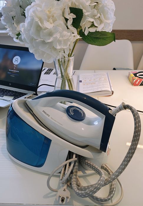 Stacja parowa Philips GC6709 FastCare Compact – sprawna