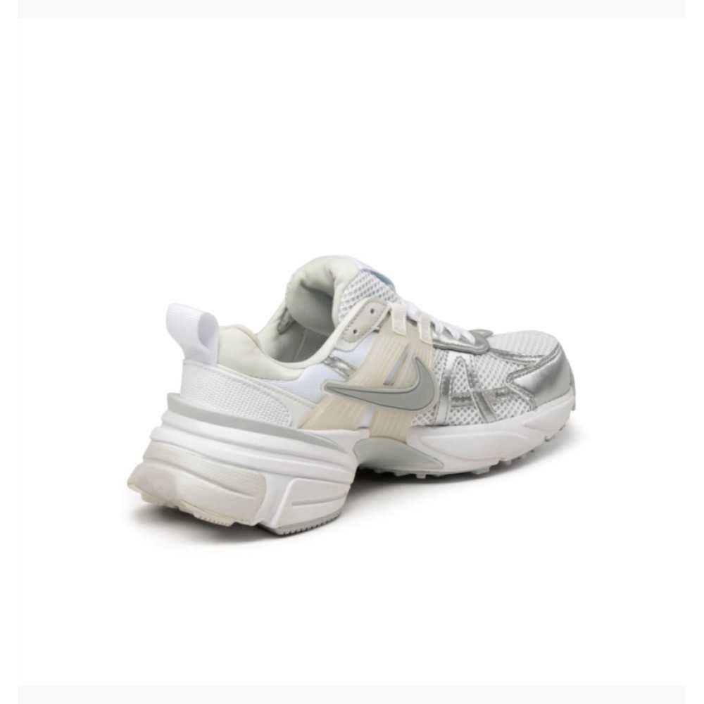 Жіночі Кросівки Nike V2K Run FD0736-104