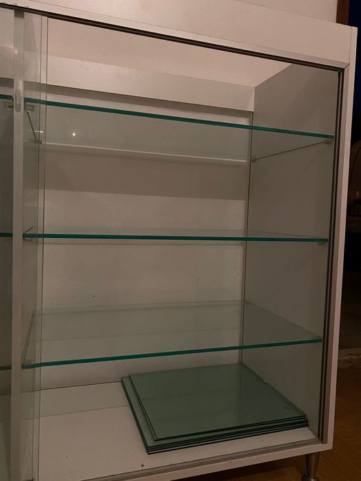 Armario em vidro como novo