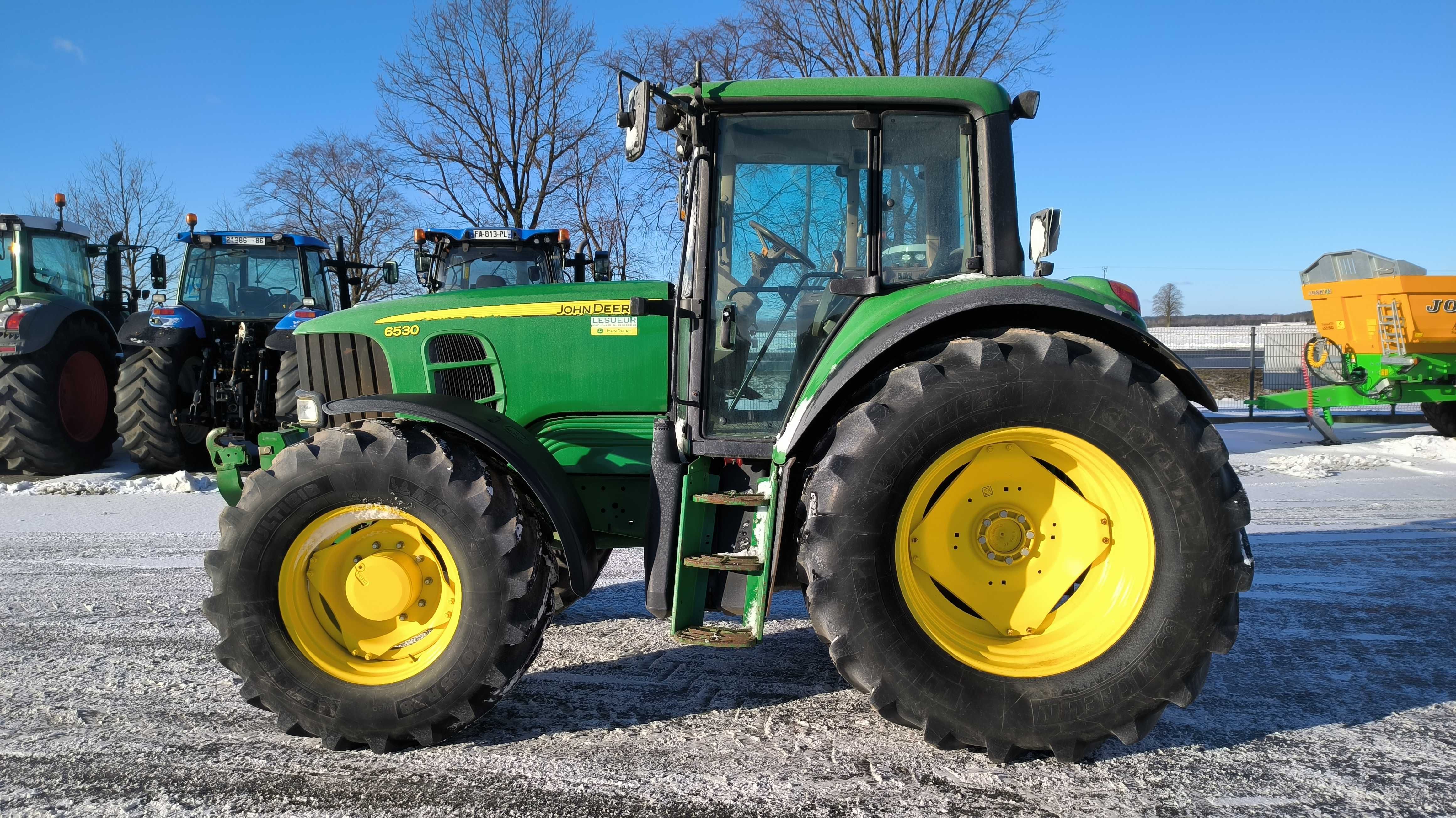 Ciągnik rolniczy John Deere 6530