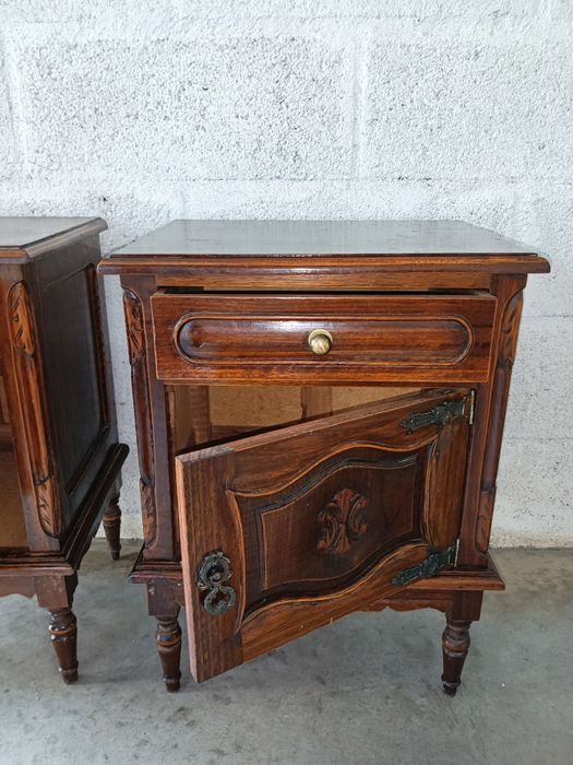 Par de mesinhas de cabeceira vintage