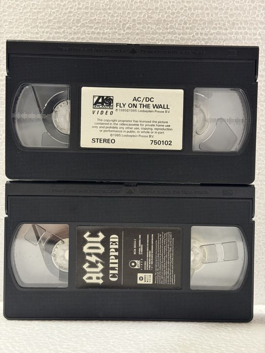 AC/DC cassetes VHS