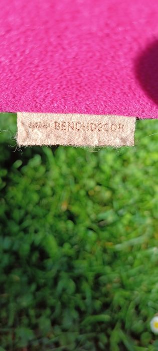 Piękna różowa sofa dla dziewczynki