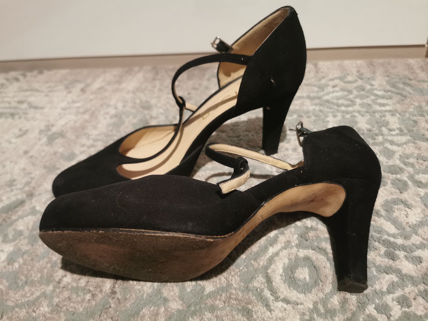 Buty na obcasie Unisa r. 40