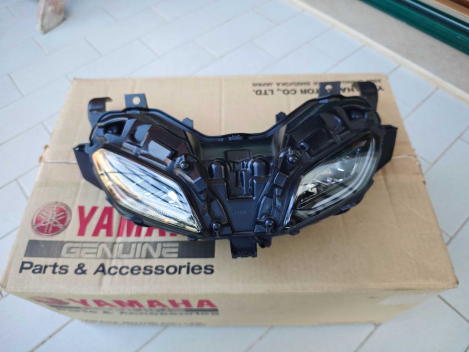 Optica mínimos e suporte piscas Frente, Tracer 9/GT/GT+  2021 a 2024.