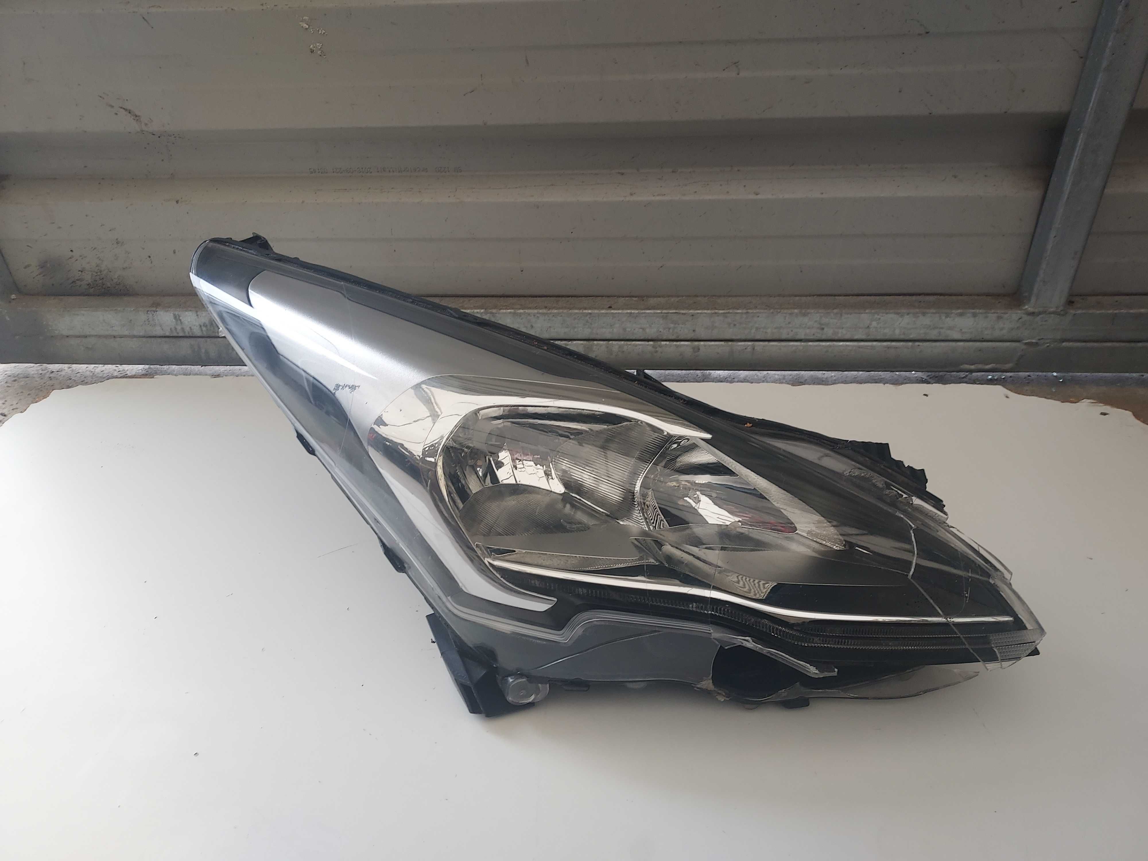 Lampa Prawy Przód Peugeot 3008 Lift  13-16