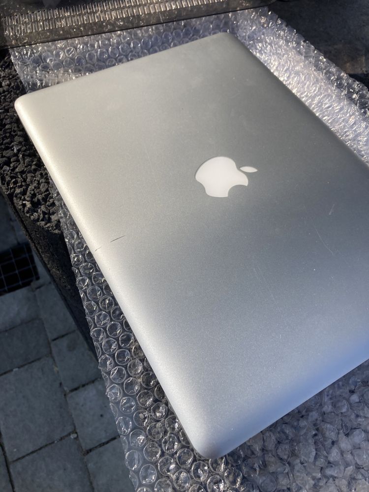 MacBook Pro 13,3”.  i5