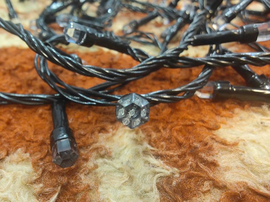 Гірлянди вогники: кристали (синя), шторка кульки (3 кольори)