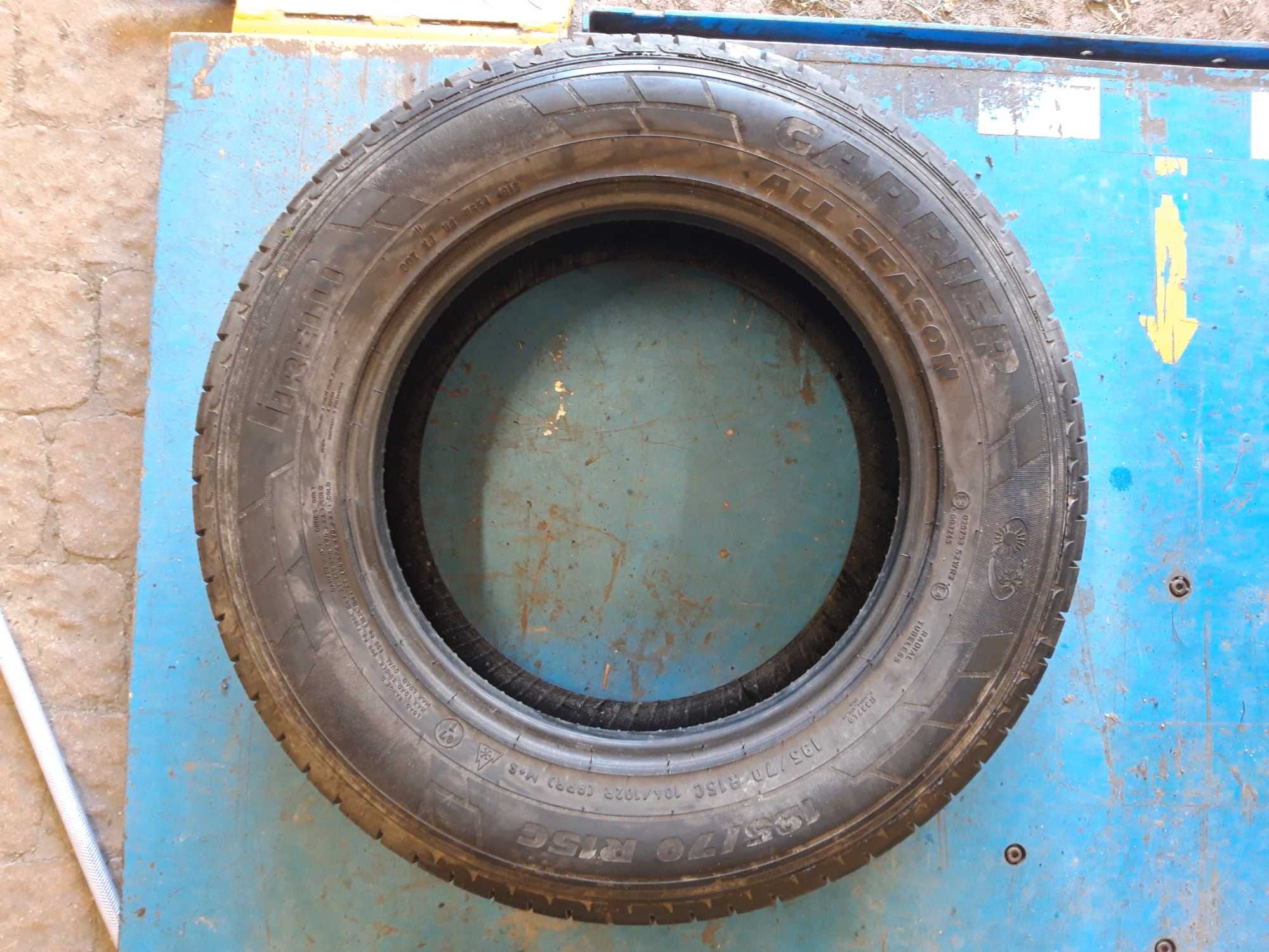 195/70/15 C 104/102R Pirelli Carrier All Season