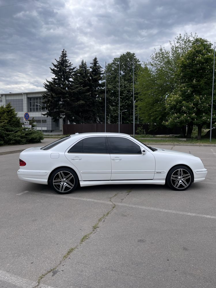 Mercedes E 210 AMG.ОБМЕН