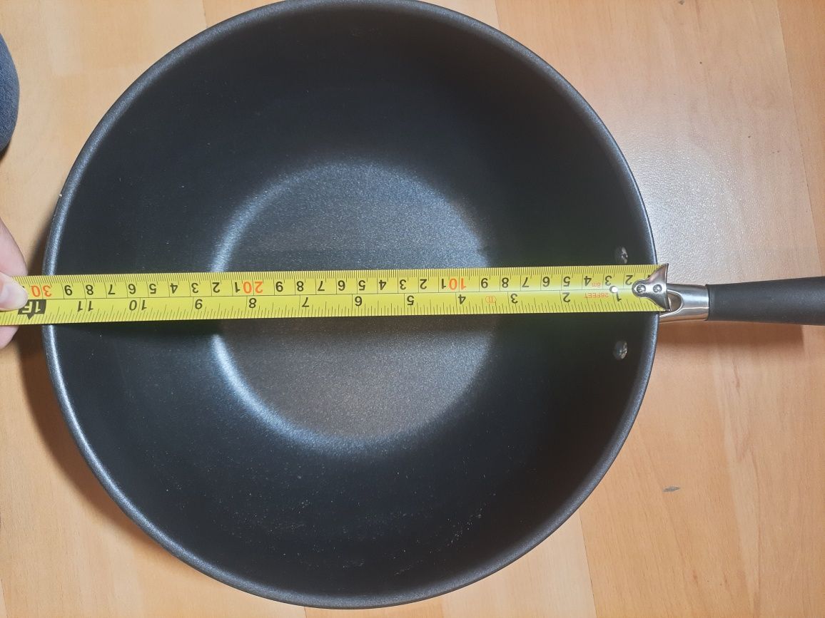 Patelnia tradycyjna głęboka Amazon Basics 30cm