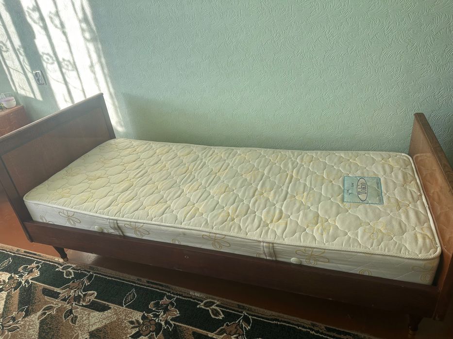 Продаю двох спальне ліжко і ортопедичні матраси