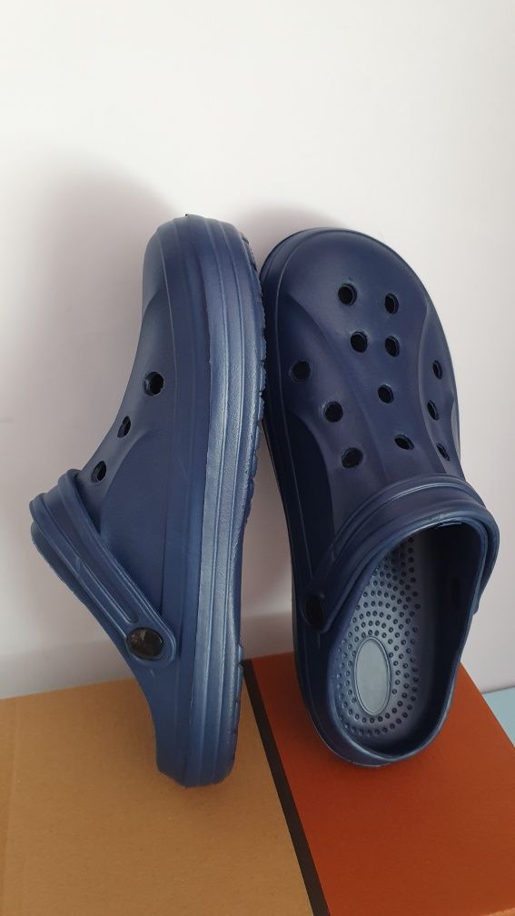Crocsy  / klapki męskie nowe w rozmiarze 43