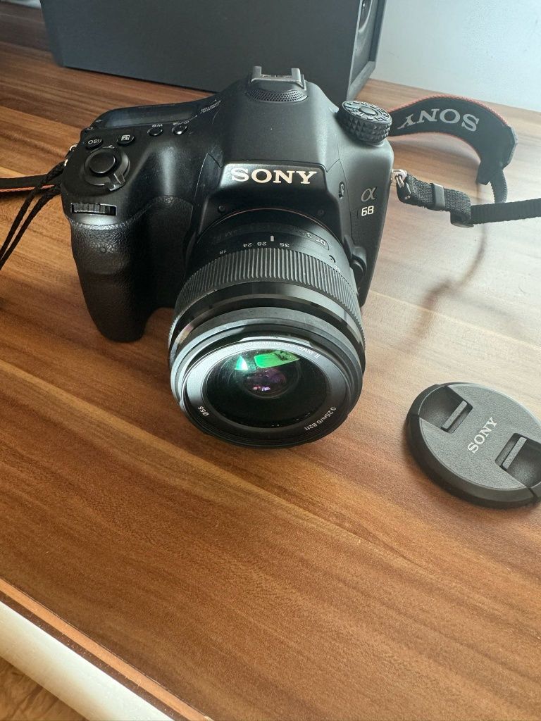 Sony Alpha A68 DT 18 – 55 mm F3.5-5.6 SAM II