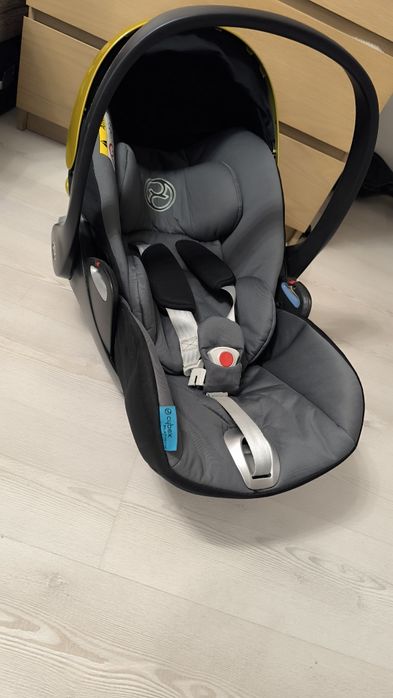 Cybex Cloud Q z bazą
