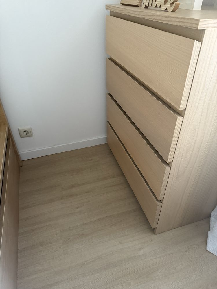 Comoda 4 gavetas modelo MALM ikea nova
