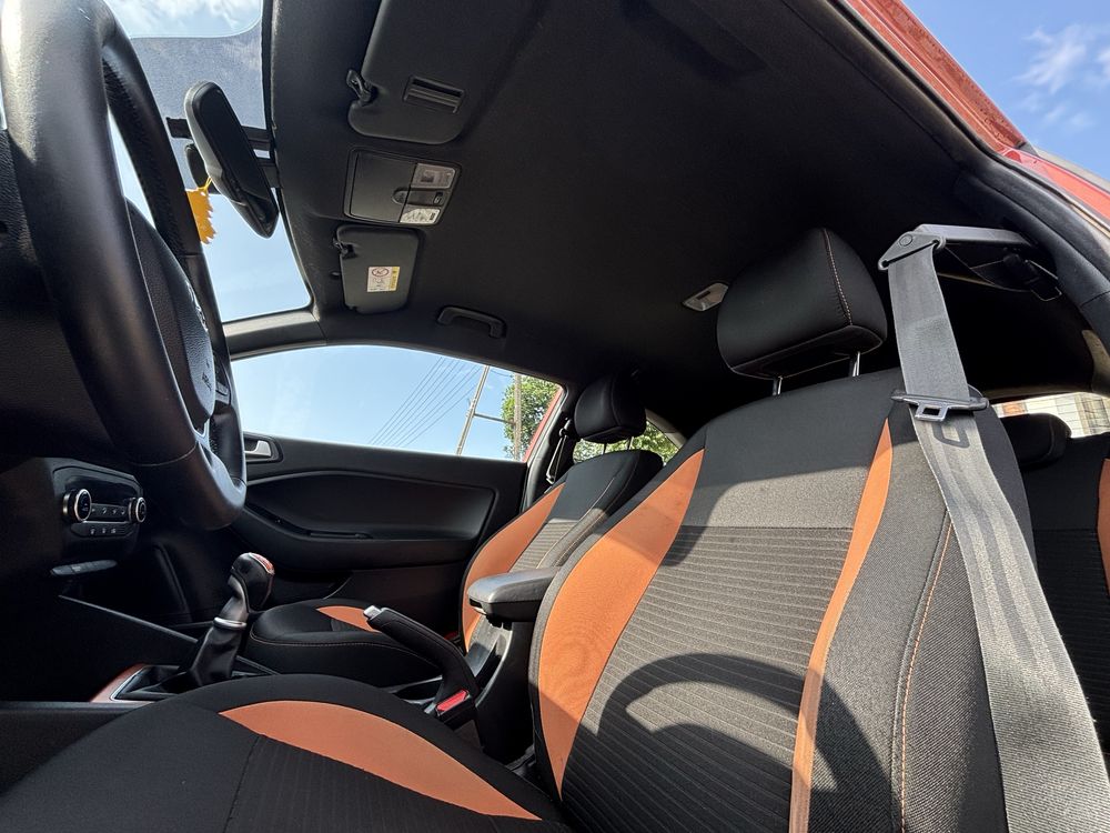 Hyundai i20 1.4 Benzyna 100KM Czarna podsufitka zamiana