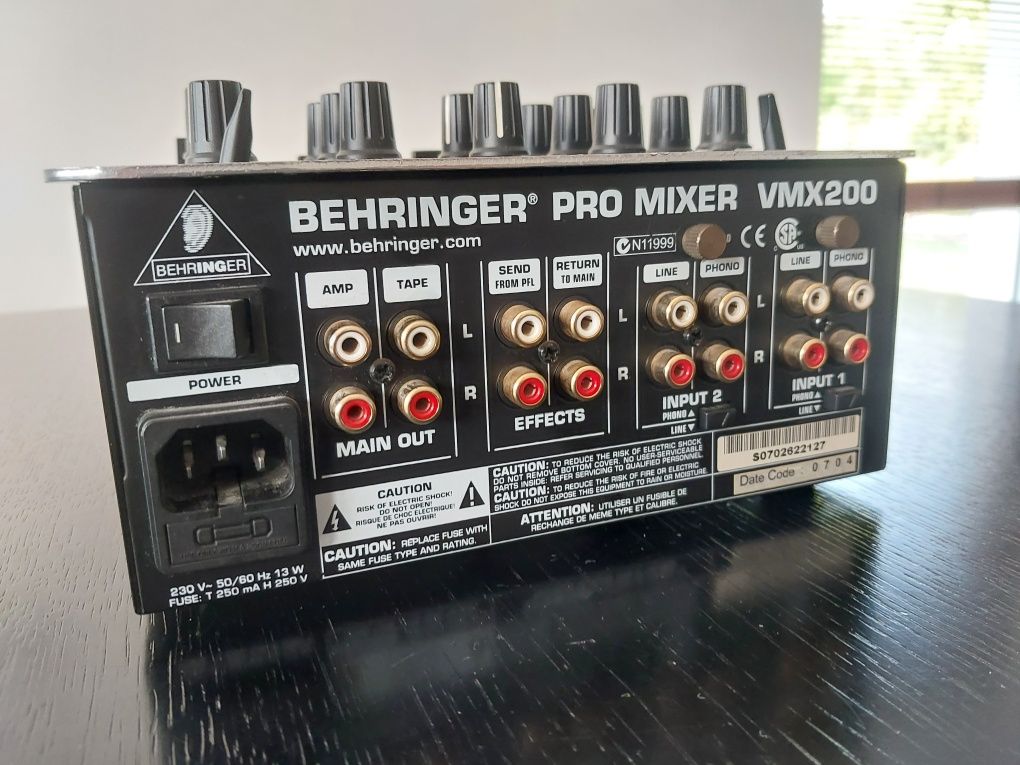 Behringer PRO VMX 200 Mixer