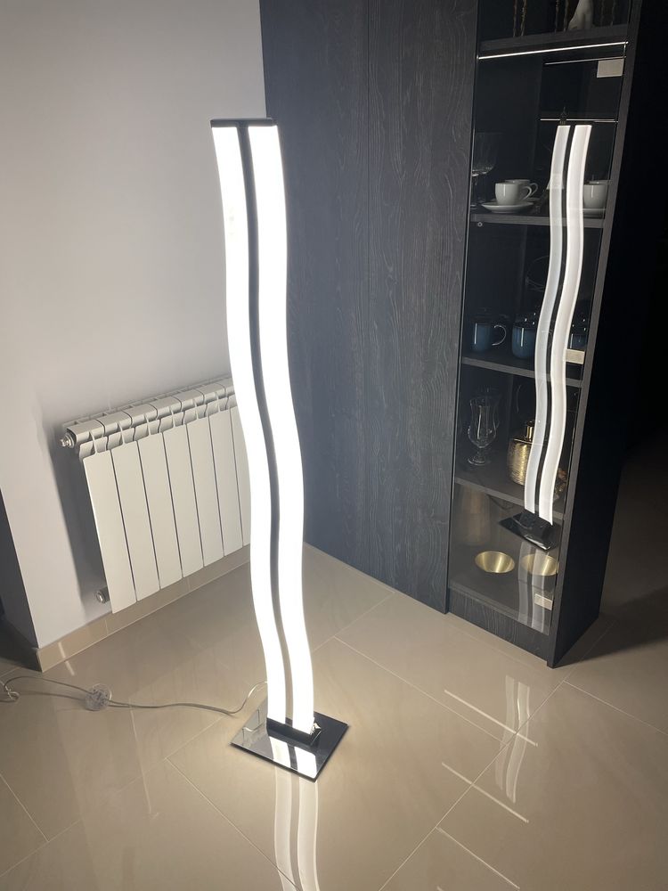 Lampa LED szklana stojąca