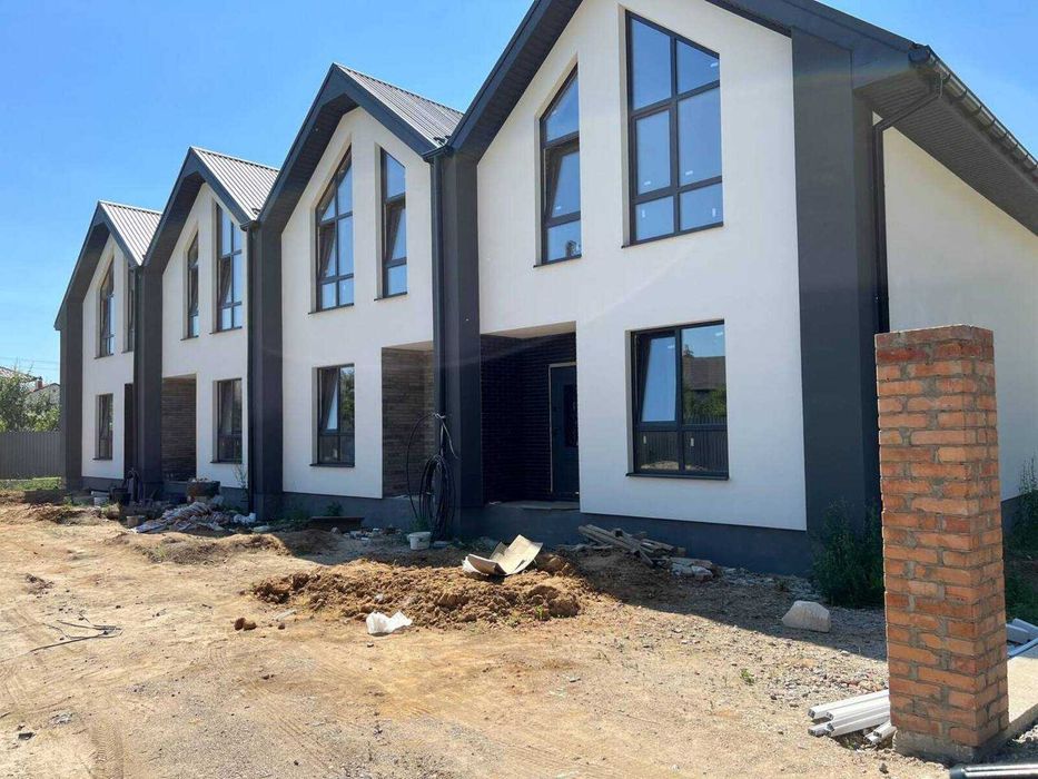 Продається просторий таунхаус поруч з Вінницею