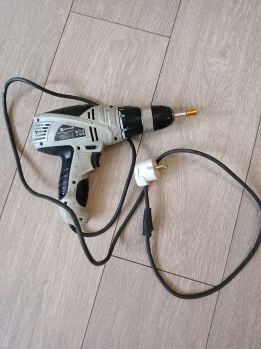 Дрель  б.у продам