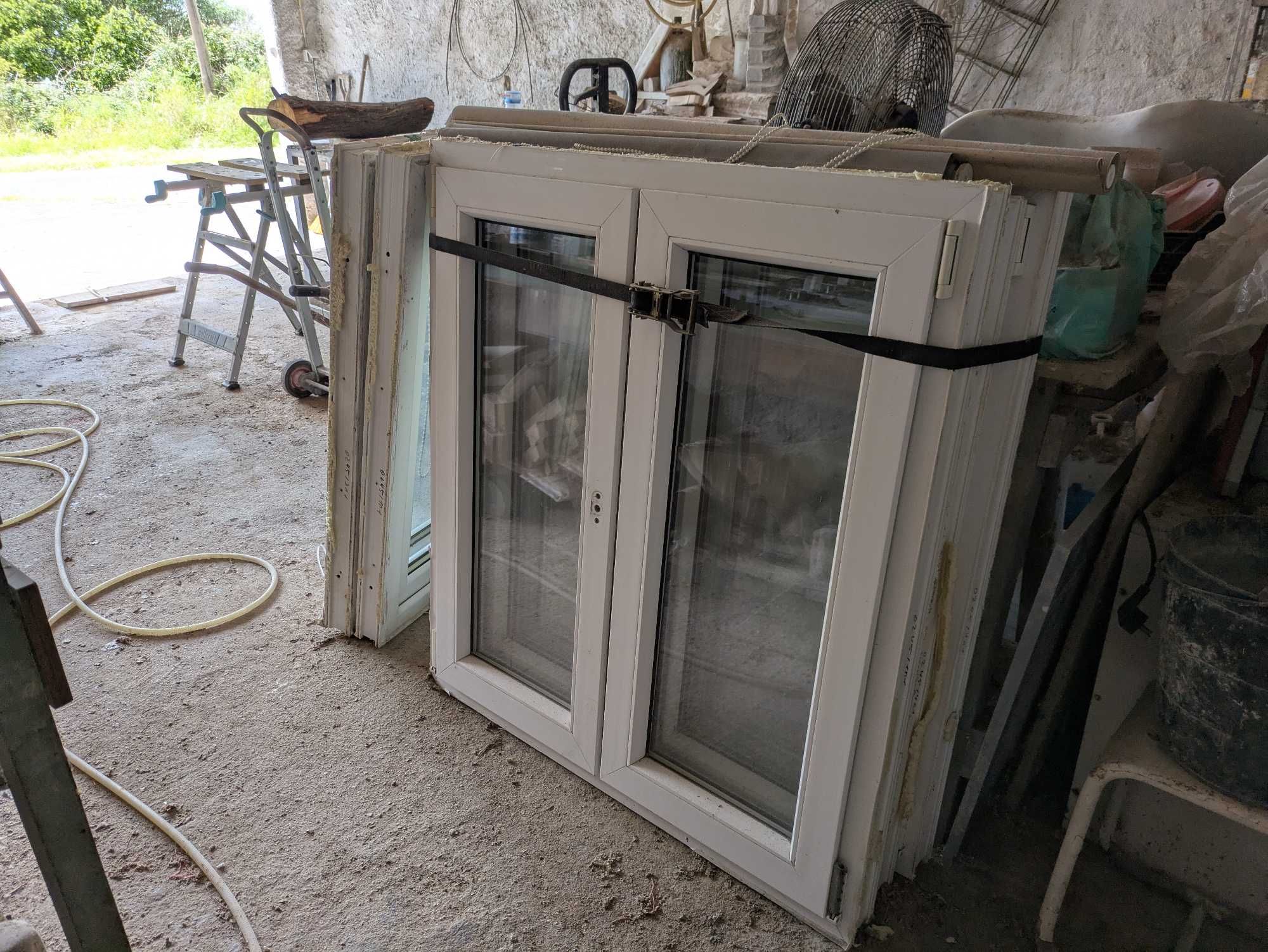 Janelas oscilo-batentes em PVC branco com vidro duplo térmico