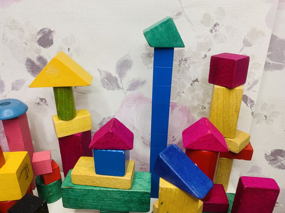 Drewniane, kolorowe klocki do budowania