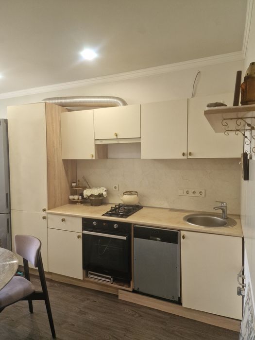 Продам готовую кухню б/у