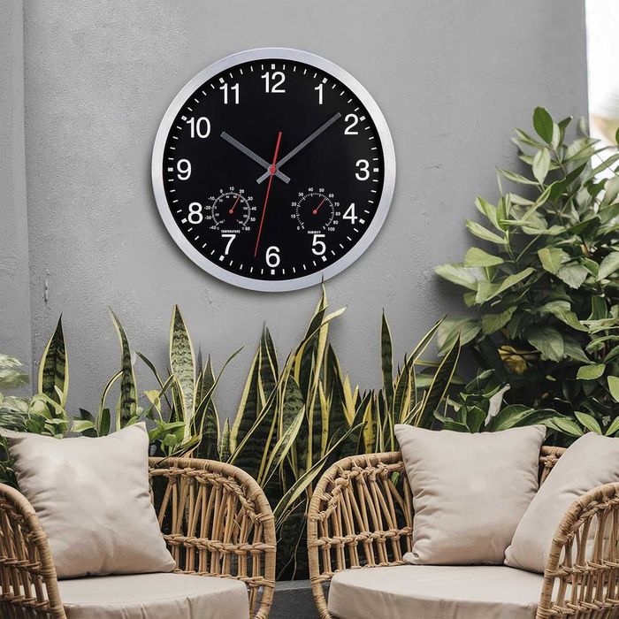 Zegar ścienny do ogrodu z termometrem i higrometrem.