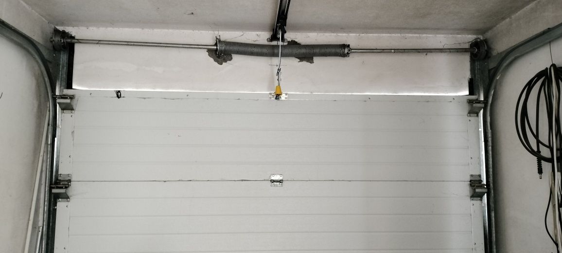Portão de garagem seccionado com motor (completo)