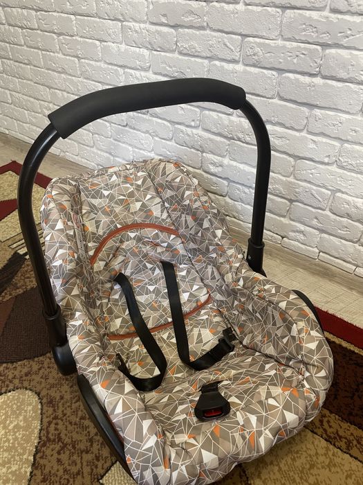 Автомобільне крісло