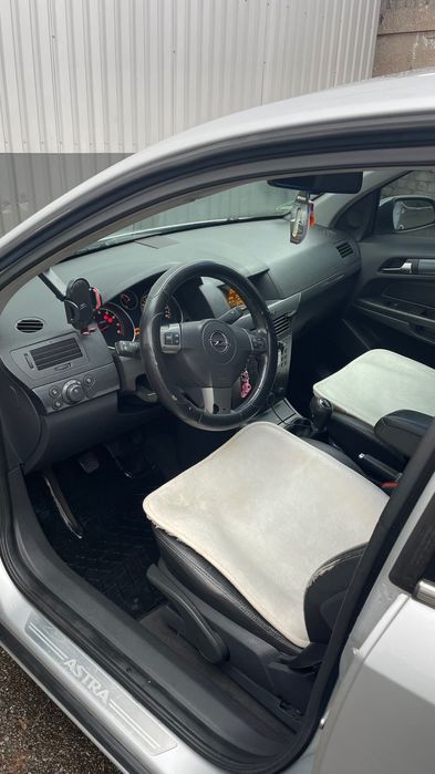Opel astra машина