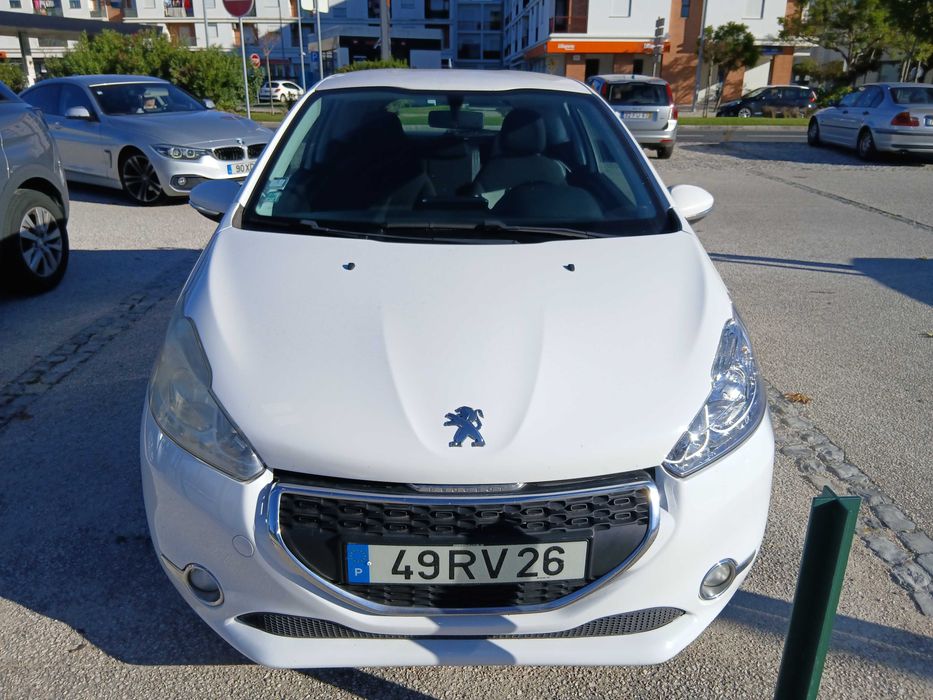 Peugeot 208 Diesel 1.6 e-HDI Allure 03/2013