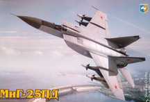 Продам модель самолёта МиГ-25