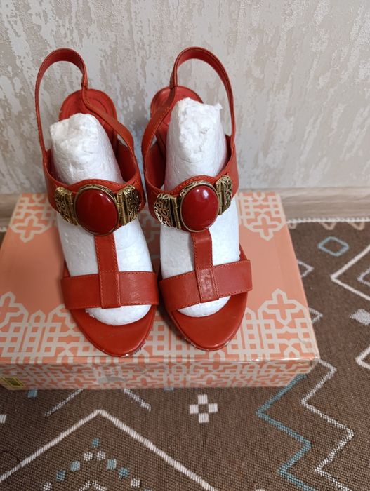 Босоніжки жіночі модельні