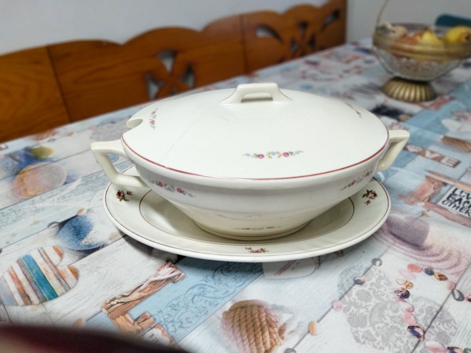 Terrina antiga  em bom estado