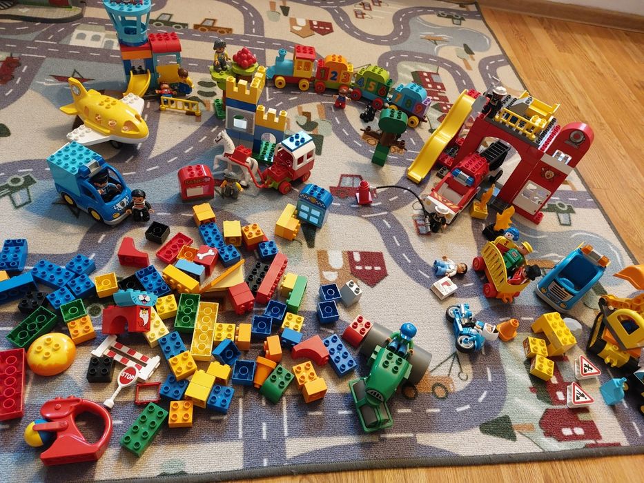 Mega zestaw LEGO Duplo rycerze, straż pożarna, budowa i inne.
