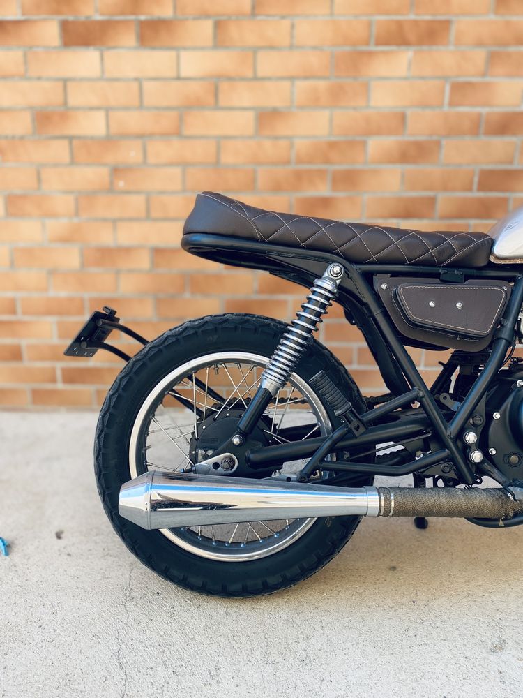 Suzuki GN250 **cafe racer** (troco por N max ou x max )