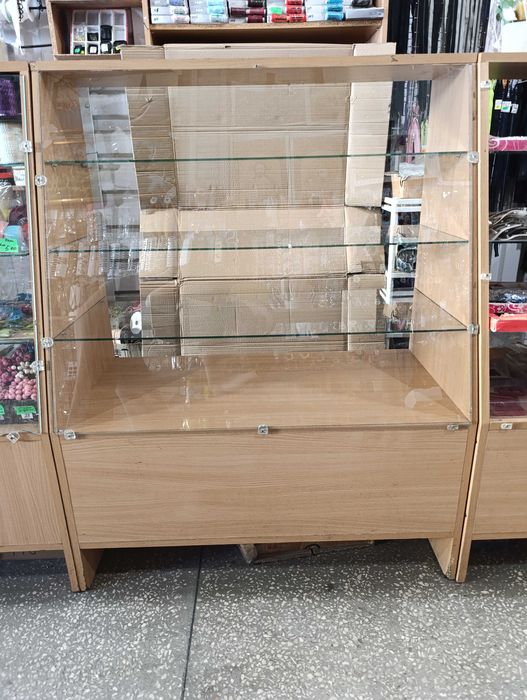 Вітрина торговельна