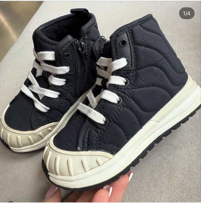 Дитяче взуття Zara