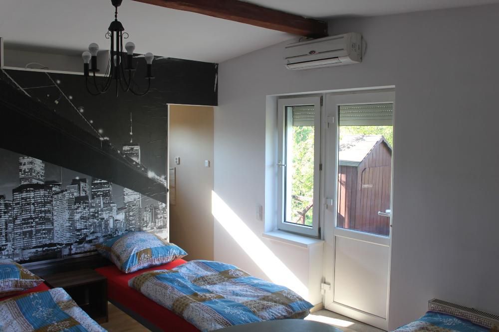 Hostel pokoje z łazienkami  tv lodówki  parking wi-fi