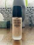 Podkład Bobbi Brown Weightless Skin Foundation SPF15 30ml.
