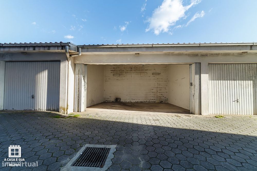 Garagem fechada para 2 viaturas em Gião, S. M. Feira - Exclusivo