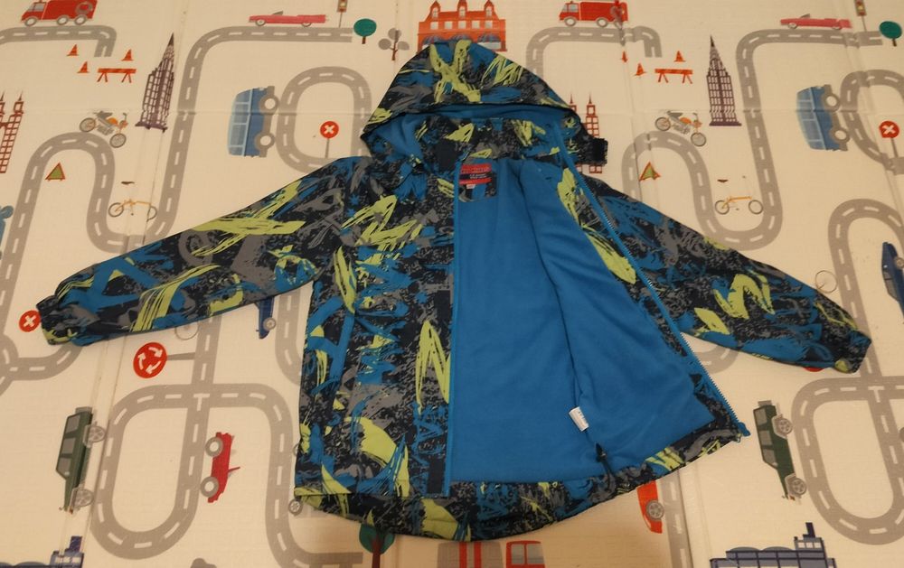 Демісезонна куртка на хлопчика 8-10 років