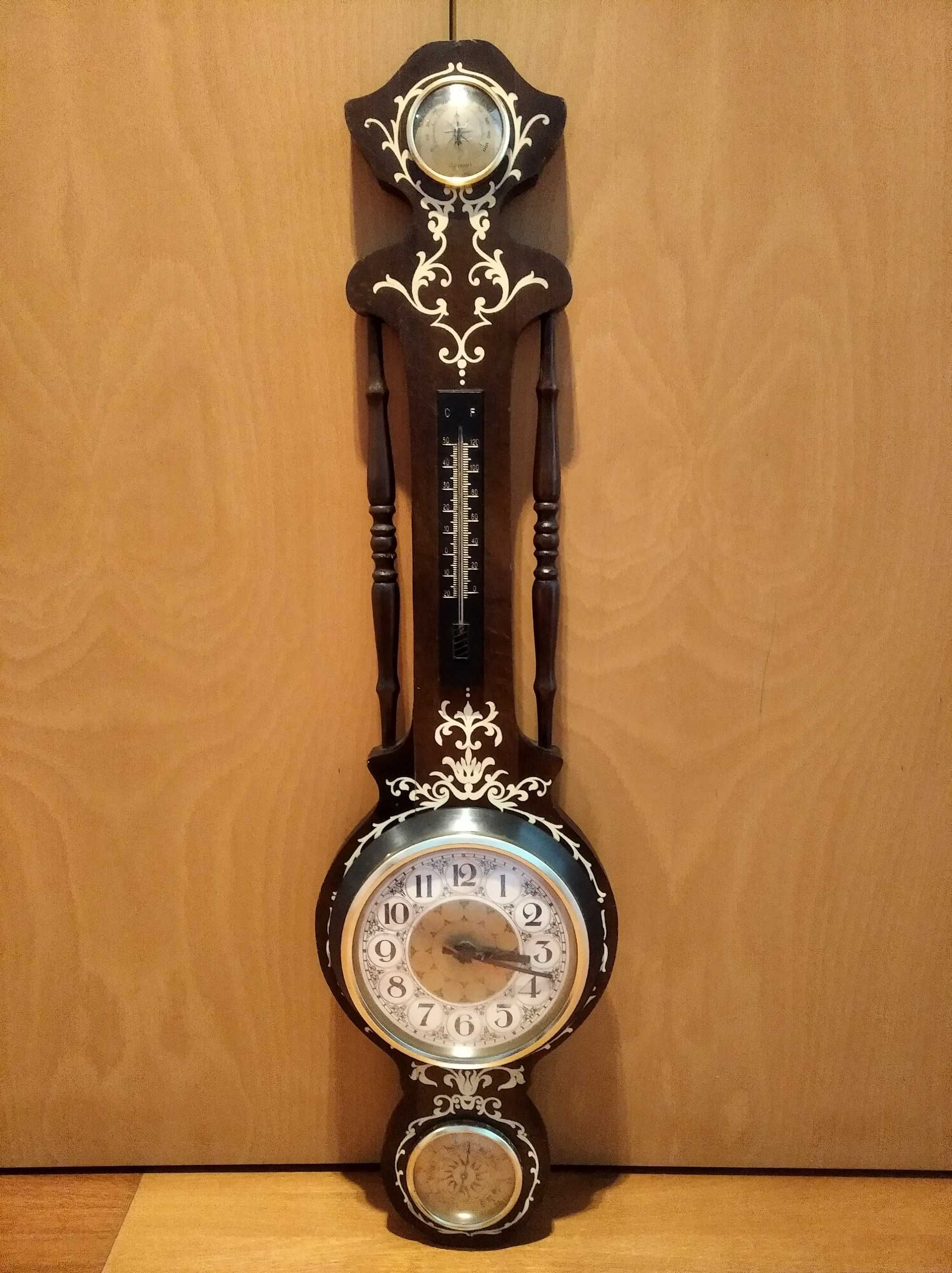 Relógio de parede vintage a simular estação meteorológica